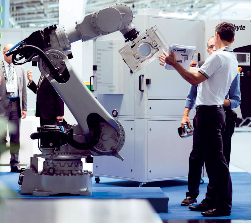 I laboratori laser specializzati Comau sono stati dotati di robot NJ-220, in grado di lavorare simultaneamente e su diversi tipi di applicazione.
