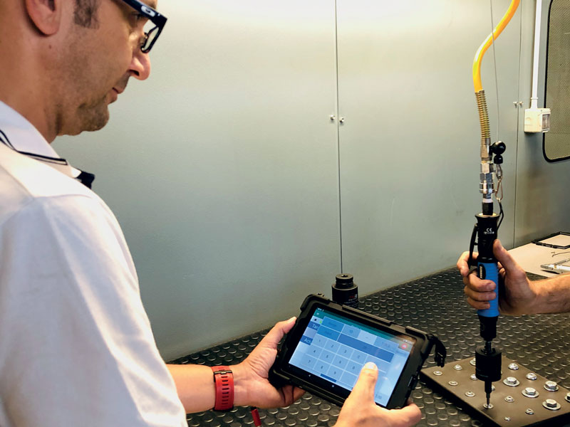 During assembly, it is possible to monitor torque and angle in real time by displaying data and graphs on a tablet. trasduttore With Wireless Transducers Goodbye to Old Torque Analyzers 1 1