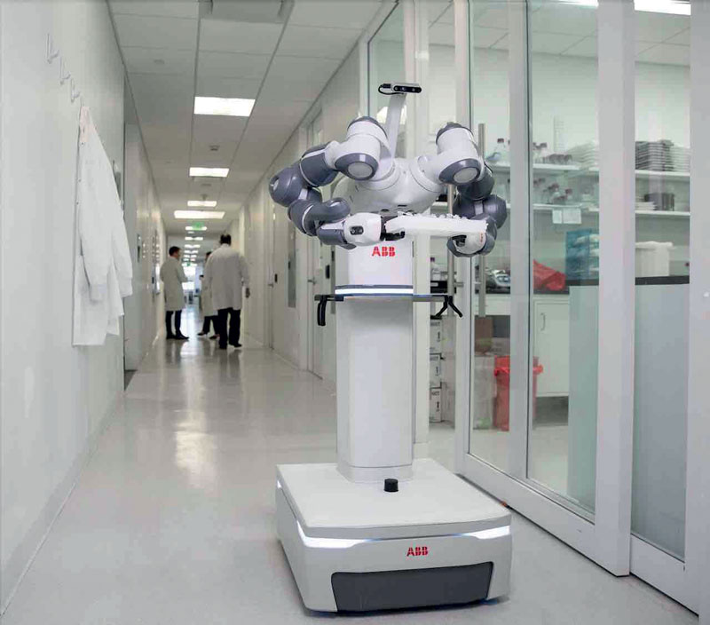 Un robot YuMi dual arm usato nei reparti ospedalieri.