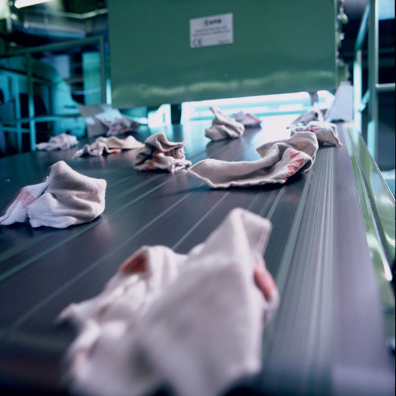 I panni vengono lavati in impianti automatizzati.