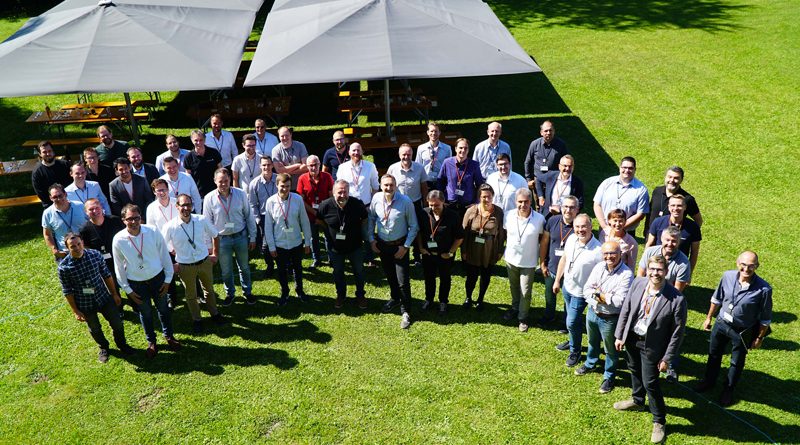 Gli zenon Innovation Days, organizzati da COPA-DATA, si sono tenuti dal 7 al 9 settembre a Salisburgo. visione La visione del futuro zenon Innovation Days 2021 Group photo 300dpi 800x445