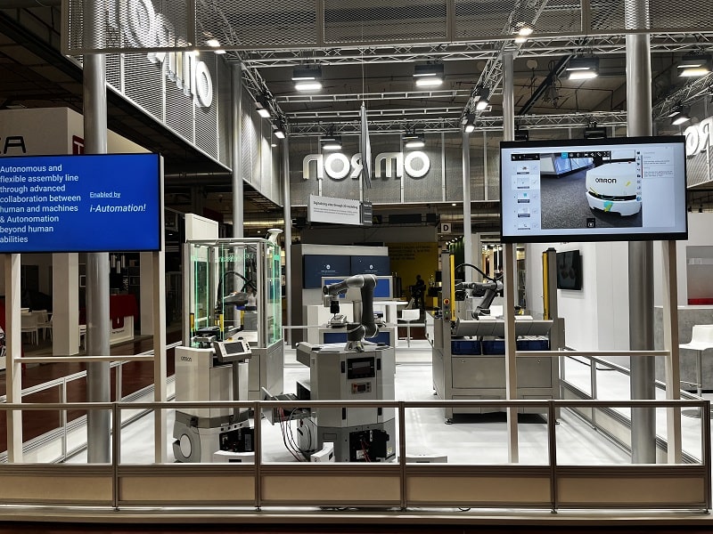 OMRON e Dassault Systèmes hanno voluto dimostrare il potenziale della digitalizzazione del flexible manufacturing. omron La fabbrica 5.0 è collaborativa, come ha dimostrato la demo di OMRON e Dassault Systèmes OMRON SPS 2024 2 min