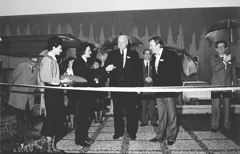 L’inaugurazione della prima palazzina a Cernusco sul Naviglio nel 1986. endress+hauser Endress+Hauser Italia: una storia di strumenti lunga mezzo secolo 3 Cernusco inaugurazione