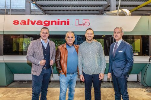 Da sinistra: Marco Cacciatore,
Area Manager Salvagnini;
Giovanni Montanaro, titolare
Ideam Inox; Angelo Scialpi,
responsabile commerciale
Ideam Inox; Francesco
Minieri, agente Salvagnini.