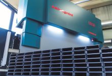 Isifer ha innovato il proprio processo produttivo scegliendo la tecnologia Salvagnini e dotandosi di pressa piegatrice Salvagnini B3 e sistema di taglio laser L3.G4.