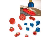 Le ventose Maxigrip in mescola Benz di Vuototecnica, grazie al design interno con canali di drenaggio assicurano una stabilità meccanica assoluta anche su lamiere con residui oleosi. In alto a sinistra, il generatore Automotive Vacuum Generator (AVG) che permette una gestione intelligente del vuoto.